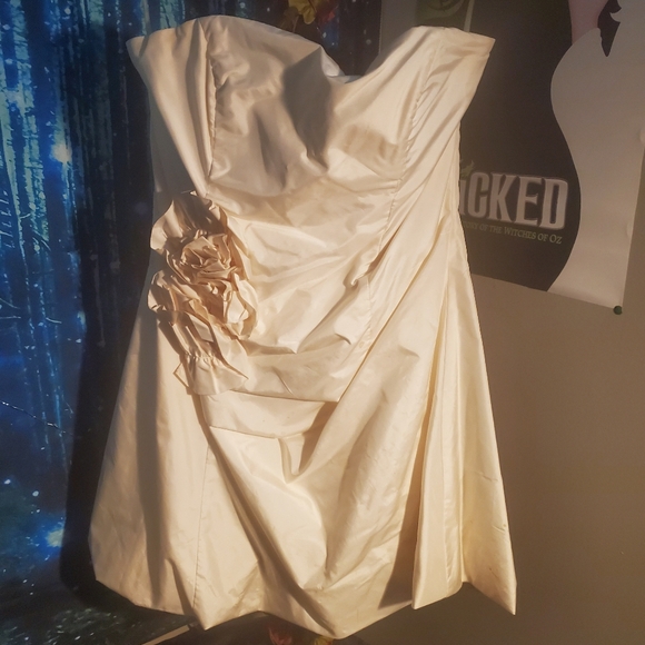 VINTAGE Stunning white Marciano dress with flower perfect condition size Large - Picture 1 of 6